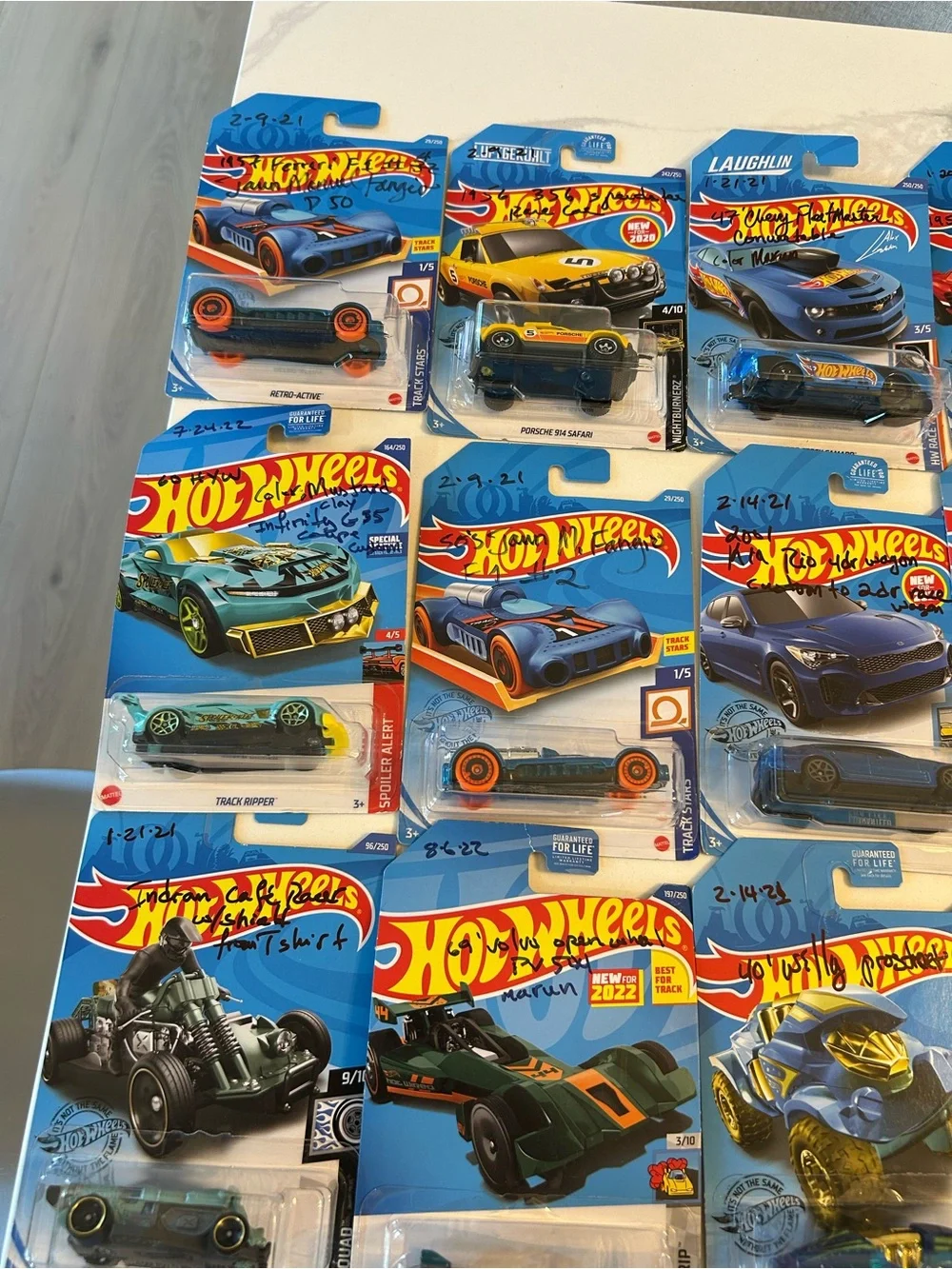 30 Hot Wheels PLUS 29 FREE-MORE Assorted Kids Toy Cars - Mixed Colors. PLEASE RE